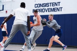 下賽季開(kāi)拓者首發(fā)中鋒？克林根回母?？的腋翊髮W(xué)訓(xùn)練