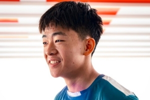 到隊(duì)第一天！萊里達(dá)競(jìng)技官方歡迎鄺兆鐳，并曬出他的26號(hào)球衣