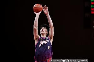 余嘉豪留洋！青島隊(duì)記：年輕人得把目光放長遠(yuǎn) 到更高舞臺追夢