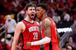 賈巴里：申京進(jìn)步很大他肩負(fù)的壓力并不輕松 他真的很特別