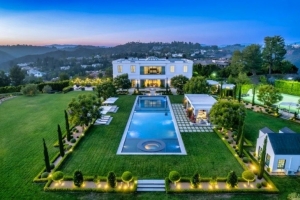 ??濃眉3990萬(wàn)美元出售洛杉磯豪宅！此前購(gòu)入價(jià)約為3100萬(wàn)??