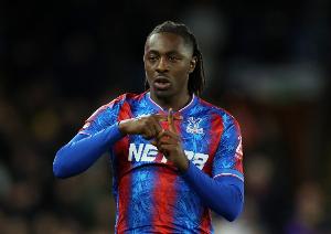 前藍(lán)軍后衛(wèi)：槍手應(yīng)簽下埃澤，他與薩卡和馬丁內(nèi)利的踢球風(fēng)格不同