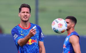 德天空：勒沃庫(kù)森對(duì)門將布拉斯維希感興趣，但完成交易并不容易