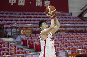 雷蒙30歲首次出戰(zhàn)國際大賽正賽！媒體人：大雷子靠雙手打出一片天