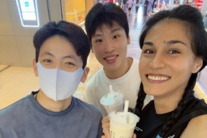 迪拉娜曬近照：打開生活的天窗 陽光自會照進(jìn)來??