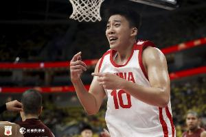 劉曉宇：王俊杰的防守習(xí)慣非常好 他回位第一時(shí)間從來(lái)不會(huì)下手