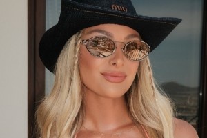 哈利伯頓女友曬性感寫(xiě)真：沉迷于夏天????