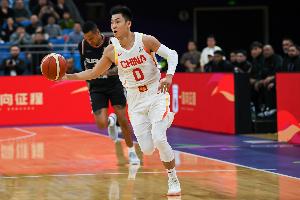 拼勁十足！高詩(shī)巖出戰(zhàn)8分半鐘 4罰球全中拿下4分2籃板1助攻1搶斷