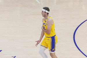 明夏能跳出合同！某高管：我認為里夫斯下份合同會拿3000萬+年薪