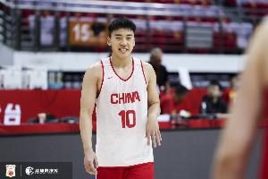 媒體人:王俊杰不像首次打國(guó)際大賽的樣子 留洋對(duì)信心的培養(yǎng)很重要