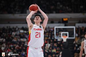 20分5板幫助中國男籃取得開門紅！胡金秋當(dāng)選本場最佳球員