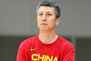 媒體人：現(xiàn)有這個(gè)陣容 郭士強(qiáng)比較喜歡一大四小 三后衛(wèi)在場