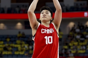 下半場(chǎng)戲份驟減！王俊杰8中4拿下10分4板1助 正負(fù)值為+9