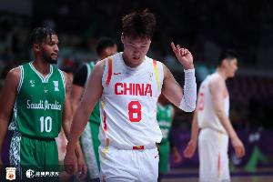 首戰(zhàn)告捷！中國93-88沙特 三分表現(xiàn)搶眼 末節(jié)險(xiǎn)情凸顯需總結(jié)提升
