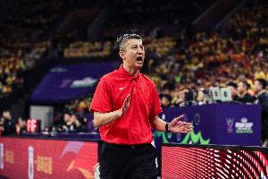 媒體人：中國(guó)男籃前三節(jié)還不錯(cuò) 末節(jié)的整體表現(xiàn)&用人調(diào)整一言難盡