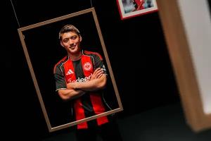 2200萬(wàn)轉(zhuǎn)會(huì)費(fèi)！官方：27歲堂安律加盟法蘭克福，簽約5年身披20號(hào)