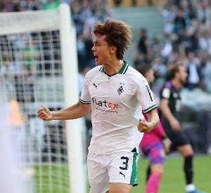 記者：阿賈克斯簽板倉(cāng)滉進(jìn)入沖刺階段，固定轉(zhuǎn)會(huì)費(fèi)超1000萬(wàn)歐