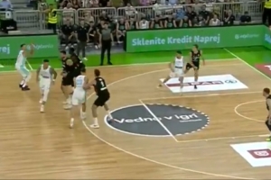 距離三分線兩步??東契奇熱身賽開(kāi)場(chǎng)無(wú)解超遠(yuǎn)三分一箭穿心