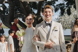 女大三，抱金磚！日本國(guó)腳堂安律的妻子曬婚禮照，幸福無比