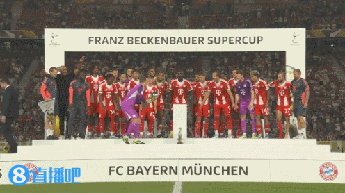 我們是冠軍！??諾伊爾以隊長身份捧起德超杯，全隊歡呼慶祝