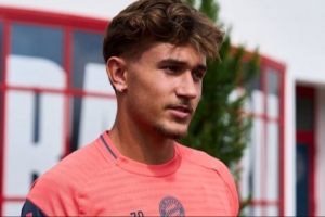 拜仁官方：比朔夫因闌尾炎手術(shù)將缺席對陣萊比錫的比賽