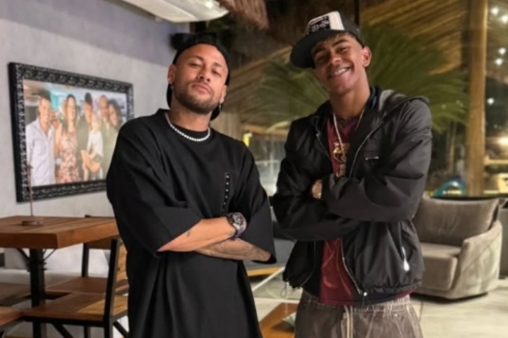 學(xué)壞一出溜！西媒：巴薩不滿亞馬爾與內(nèi)馬爾度假，擔(dān)心他被帶壞