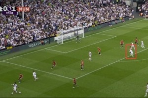 遭富勒姆扳平！B費(fèi)跟丟史密斯-羅，丟球后攤手抱怨后防線??