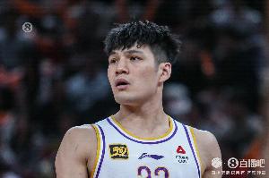 媒體人：陳國豪不可能當(dāng)5號位用 但當(dāng)個換5號位的籌碼還是可以的