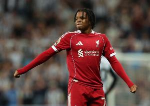 亨利：最欣賞恩古莫哈上場(chǎng)就向前沖的拼勁，現(xiàn)在讓他踢主力還早