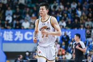 上海男籃僅王哲林一名頂薪球員 若引進張鎮(zhèn)麟明夏給其頂薪?jīng)]問題