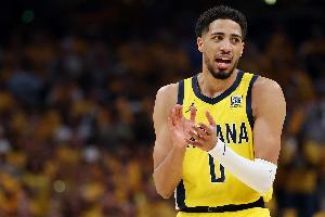 哈利伯頓：我們何時把打板的空接傳球算作助攻？