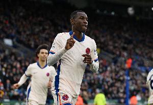 記者：拜仁租借杰克遜的談判進入最后階段，他們還有意邊鋒喬治