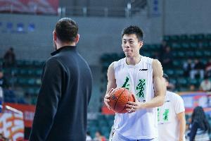 媒體人：2天之內(nèi)四名當(dāng)打之年的國手更換東家 CBA史上絕無僅有