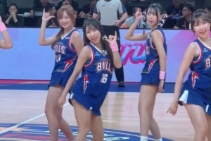 動(dòng)感十足！媒體人曬中國(guó)香港金牛啦啦隊(duì)的舞蹈表演視頻