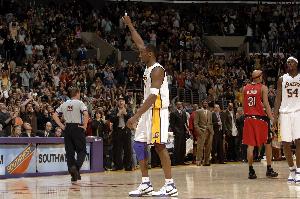 殺手心態(tài)！前隊(duì)友：我把釣到的小鯊魚(yú)拍給科比 他問(wèn)為何不殺了它