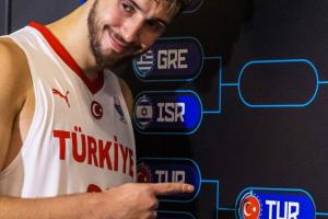 你小子！申京假動(dòng)作想把土耳其隊(duì)標(biāo)貼到?jīng)Q賽 最終老實(shí)貼到了8強(qiáng)