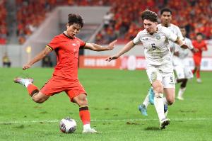 東體：西安賽事方用燈光照射+大功率風(fēng)扇加速干燥，草坪狀況改善