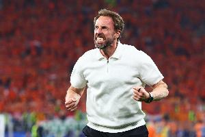 真假？媒體人：索斯蓋特與國足帥位聯(lián)系在一起，邀李同國進(jìn)教練組