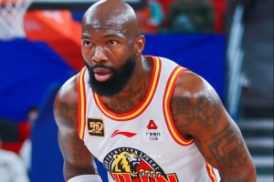 媒體人：和CBA同時打響 NBL將出現(xiàn)大量球員空缺 街球手可嘗試追夢