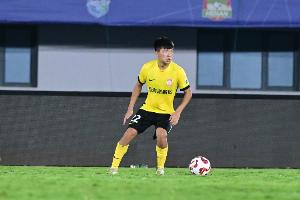 楊希-2012年來單場中超至少嘗試10搶斷，或至少成功8次最年輕球員