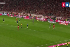 拜仁vs漢堡主場(chǎng)看臺(tái)突發(fā)兩起醫(yī)療事件，雙方球迷均停止助威歌合唱