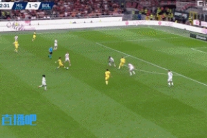 希門尼斯單刀晃過門將，結(jié)果近乎空門機會直擊立柱！