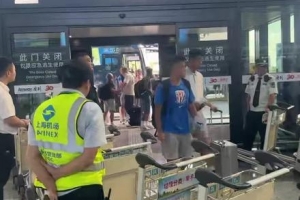 記者評(píng)球迷與斯盧茨基爭(zhēng)吵：這樣做真是為了申花好嗎？