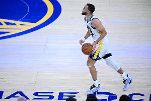 庫(kù)里不是控衛(wèi)？香波特：他是 他過(guò)了半場(chǎng)就扔 以此決定球隊(duì)的進(jìn)攻