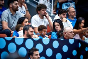 過(guò)分了！土耳其球迷私信死亡威脅字母哥妻子：我們會(huì)殺了你們?nèi)? >
                                        </div>
                                    </div>
                                                                        <div   id=