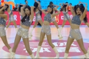 福建男籃主場啦啦隊(duì)曬舞蹈視頻：真是方向失了南北 美得有點(diǎn)東西