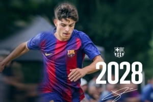 世體：弗里克征召18歲右后衛(wèi)哈維-埃斯帕特參加一線隊合練