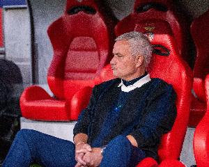 記者：穆里尼奧接受只簽到賽季末的合同，且大幅降低自己的薪水