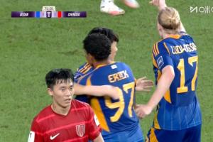 蓉城客場(chǎng)遭蔚山1-1扳平，防線被一腳打穿，嚴(yán)元相單刀兩連擊破門