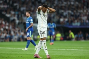 姆總真心累??居勒爾先發(fā)失誤致丟球+浪射，馬斯坦托諾吐餅